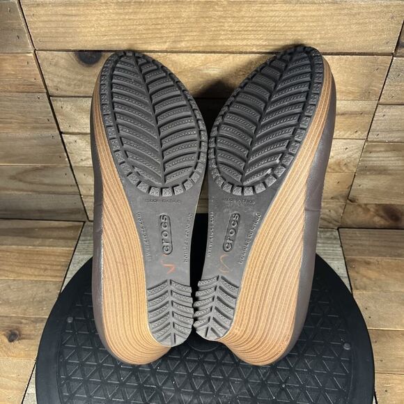 Crocs Heels Womens Size 8.5 Leather A-Leigh Closed Toe Wedge Brown Pumps Shoes - Picture 10 of 10
